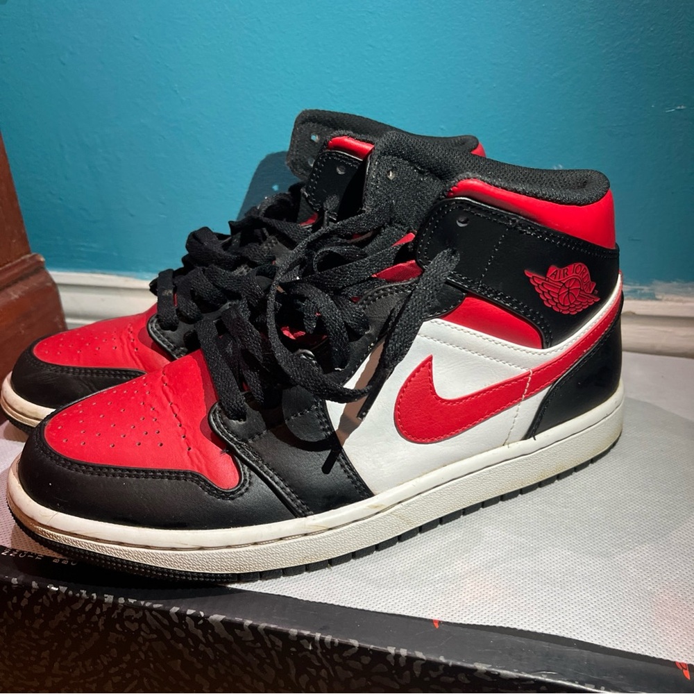 Nike Air Jordan 1 Retro High OG - Red, Black, White